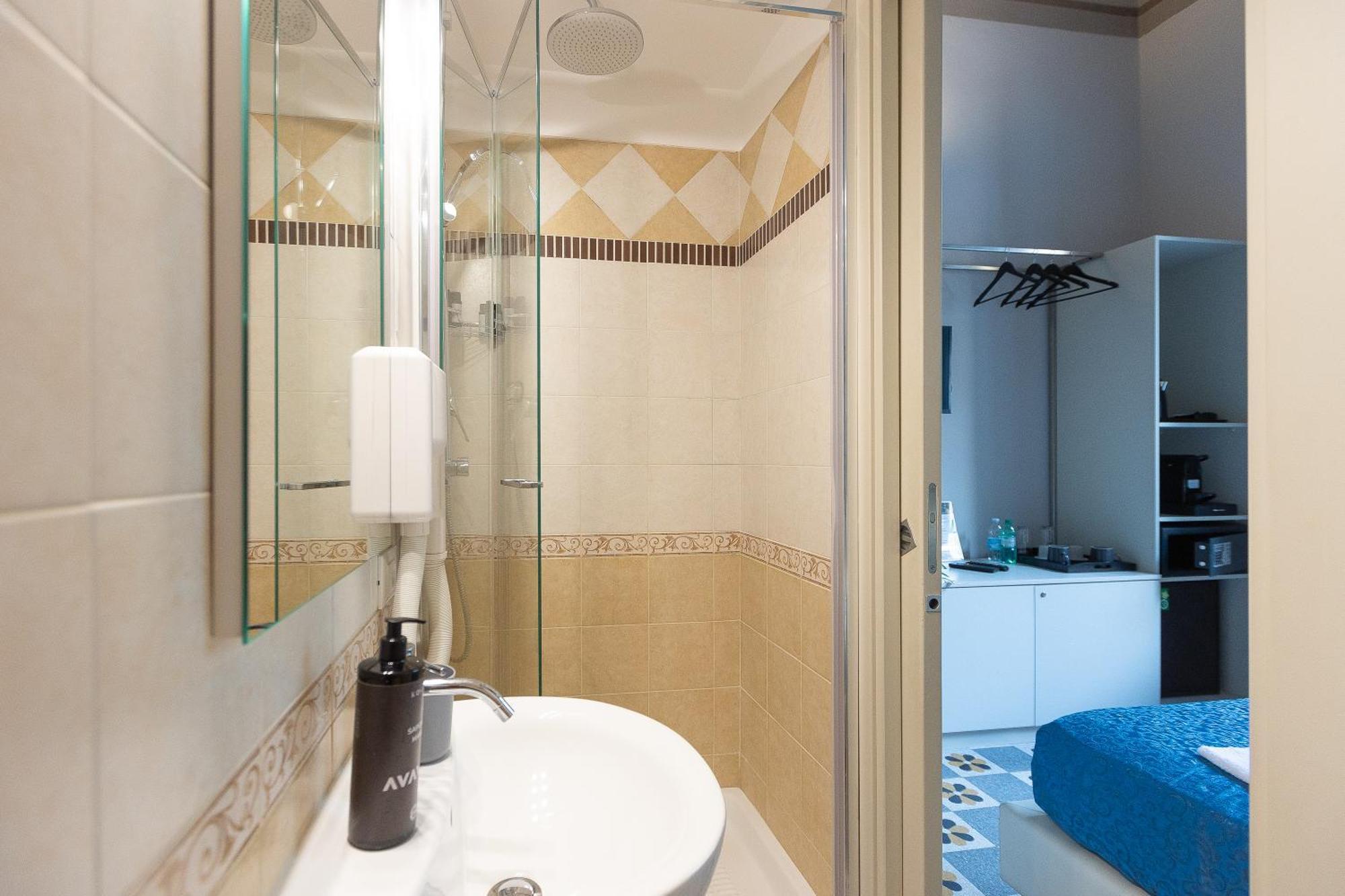 Iron Cityaus Termini Рим Экстерьер фото