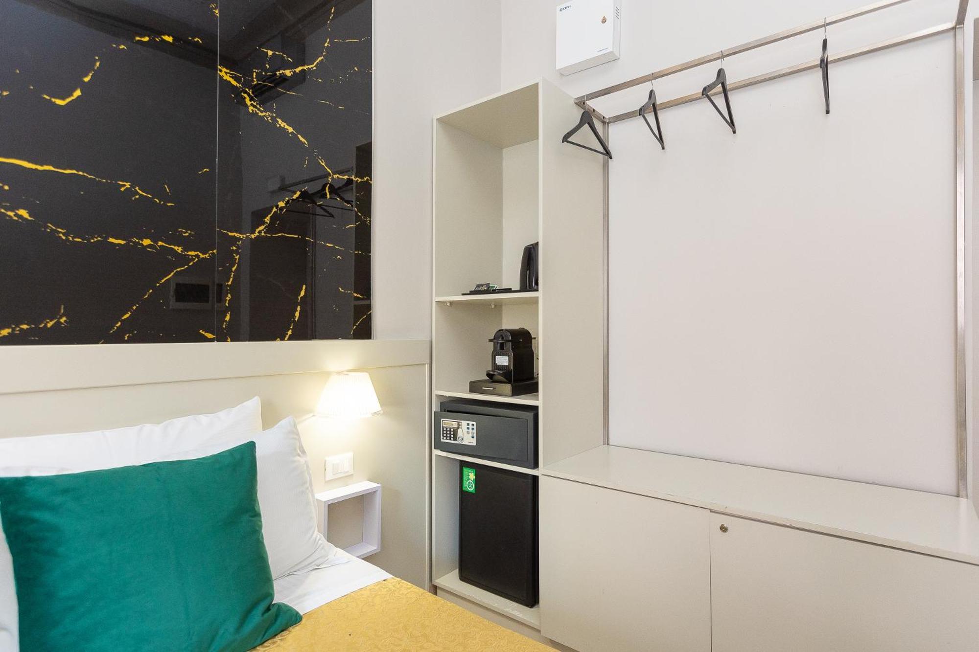 Iron Cityaus Termini Рим Экстерьер фото