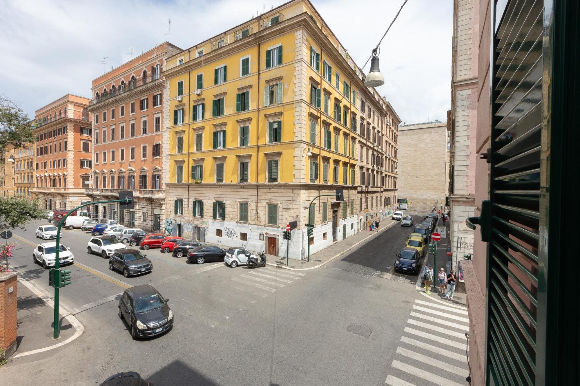 Iron Cityaus Termini Рим Экстерьер фото